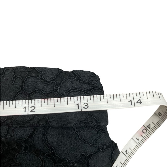 Ann Taylor size 0 black floral lace overlay pencil skirt. - Picture 5 of 6